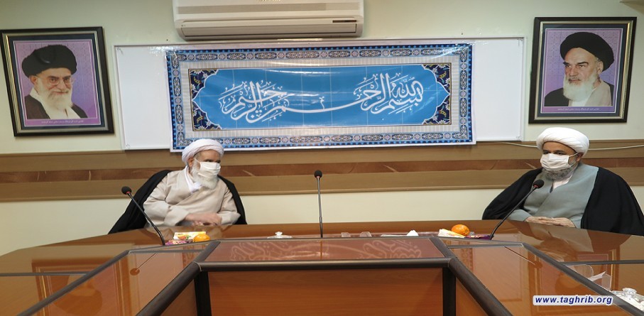 لقاء أمين عام مجمع التقريب الدكتور شهرياري مع ممثل الولي الفقيه في محافظة كرمانشاه